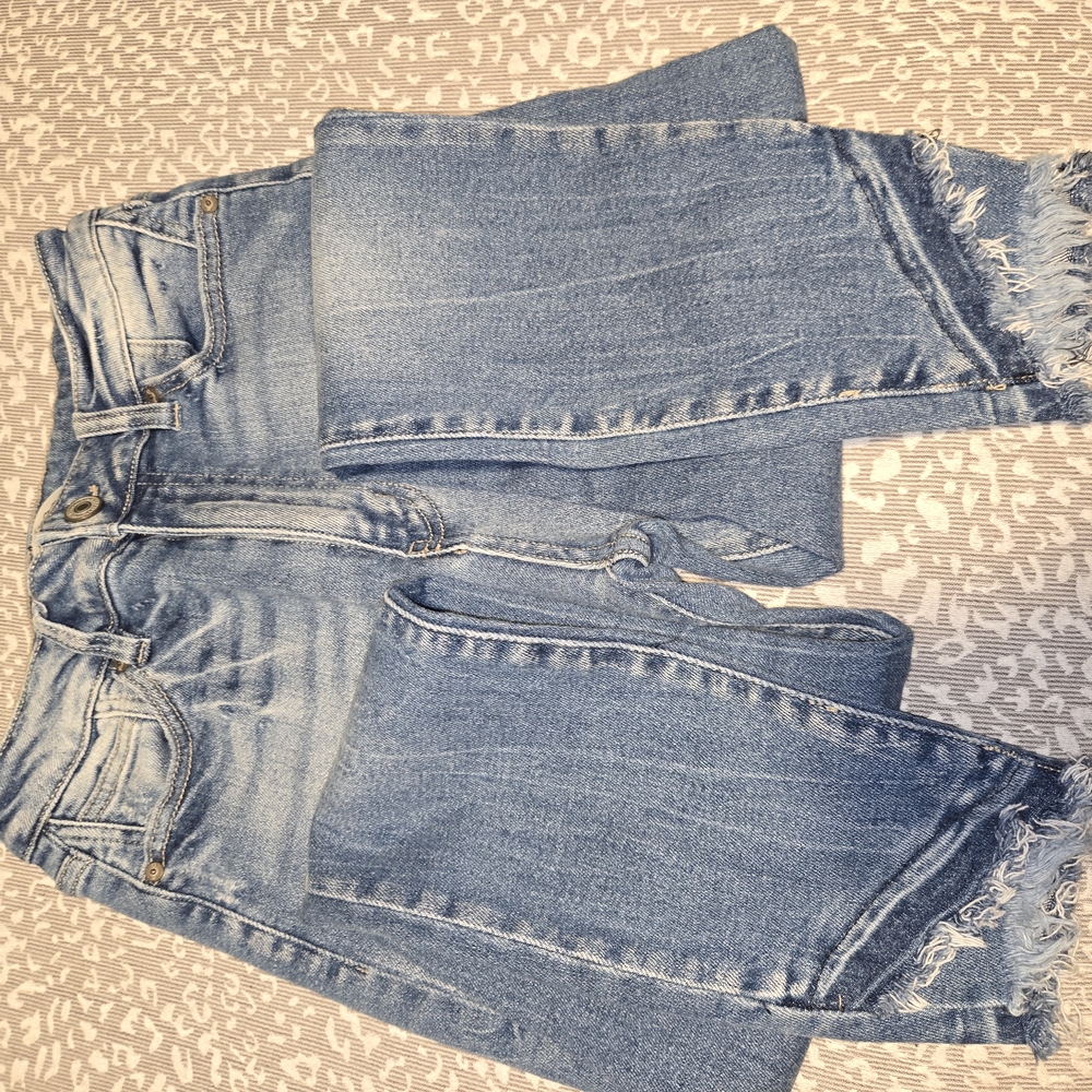 KanCan Light Blue Cropped Jeans with Frayed Hem
